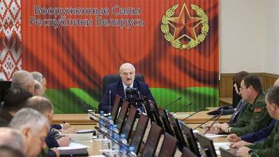 Лукашенко: Страну мы никому не отдадим. Ситуацию удержим