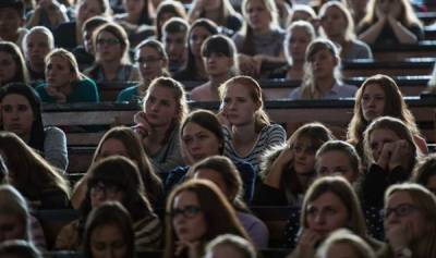 Преподаватели вузов Латвии: готовы пикетировать, если не получим свои зарплаты