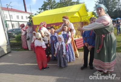 Ощущение праздника: жители Сланцев собираются в Парке культуры и отдыха