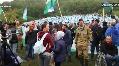 Защитники шихана Куштау строят баррикады из камней и сучьев — ОМОН и ЧОПовцы теснят людей