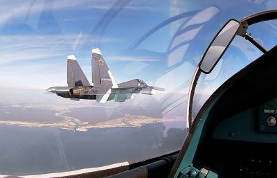 Су-27 вынудил американский самолёт изменить курс над Чёрным морем