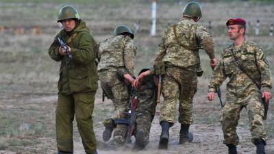 Донбасс сегодня: морпех ВСУ расстрелял проверяющих, американцы вскрыли хищения помощи
