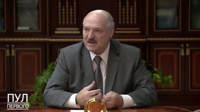 Лукашенко рассказал о договоренности с Путиным и пожаловался на "нож в спину"
