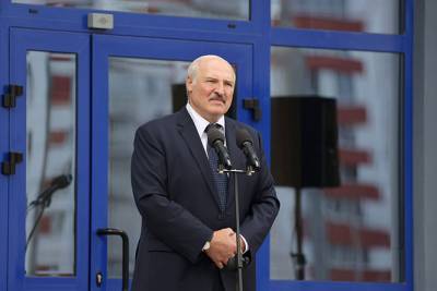 Лукашенко распорядился перебросить бригаду ВДВ на запад Белоруссии