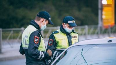 Момент аварии с инспектором ГИБДД в Петербурге попал на видео