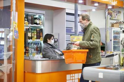 Россияне смогут пополнять банковские карты на кассах магазинов