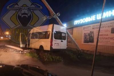 Пьяный водитель маршрутки оставил без света жилой район в Чите, протаранив электроопору