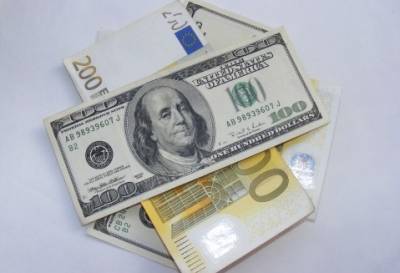 Экономист Петр Пушкарев рассказал, какими будут курсы доллара и евро к осени