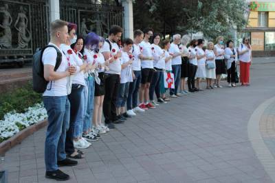 В Ростове жители выстроились у отделения посольства Белоруссии
