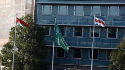 Посольство Беларуси в Швеции подняло бело-красно-белый флаг