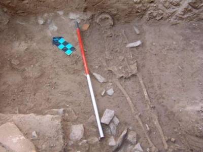 Археологи нашли 2000-летнее загадочное захоронение девочки с кувшином