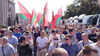 На площадь Независимости Минска прибыл президентский лимузин без штандарта