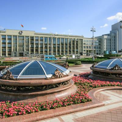Площадь Независимости в Минске оцеплена металлическими ограждениями