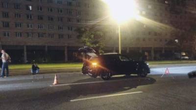 В Петербурге на Бухарестской иномарка насмерть сбила пешехода