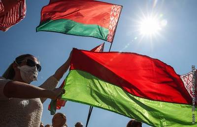На акцию в поддержку Лукашенко уже приехали около двух тысяч человек