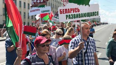 Первые лица Белоруссии прибыли на провластный митинг в Минске