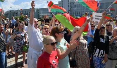 На митинг в поддержку Лукашенко вышли около 400 человек