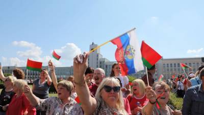 В Минске проходит крупный проправительственный митинг