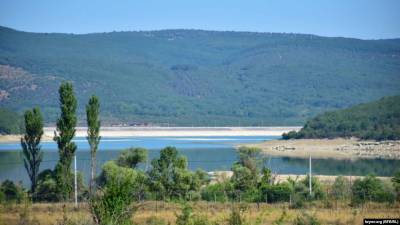 Питающее Севастополь водохранилище (фото)