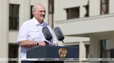 Лукашенко прибыл на митинг на площадь Независимости