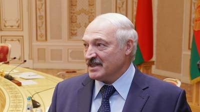 Лукашенко вышел на трибуну на митинге в Минске