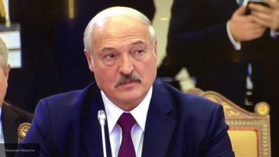 "Вы играете с огнем": Лукашенко посоветовал оппозиции не "пугать" военных