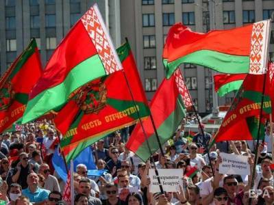 "Родная Украина и ее руководство приказывает провести нам новые выборы". Лукашенко выступает на провластном митинге в Минске