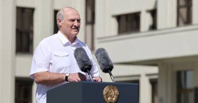 Лукашенко выступил перед согнанными на митинг бюджетниками в Минске и попросил защиты | Мир | OBOZREVATEL