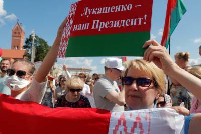 В центре Минска организовали провластный митинг: К участникам вышел Лукашенко