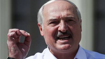 Лукашенко предупредил о танках НАТО в 15 минутах от границ Белоруссии