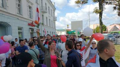 Тысячи людей по всей Белоруссии выходят на протестные марши