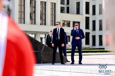 Фотофакт. Лукашенко взял с собой на площадь сына Николая