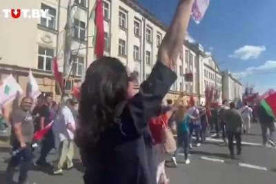 Участники митинга Лукашенко закричали о политических проститутках