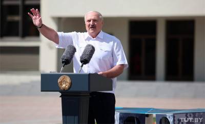 «Вы хотите свободы? Вы хотите перемен?» — «Нет!» Лукашенко выступил на митинге у Дома правительства
