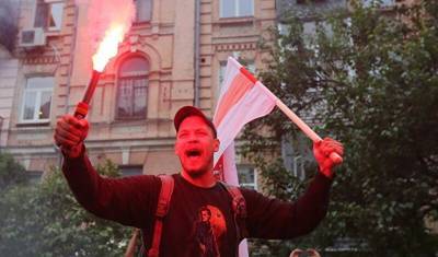 В Киеве прошел митинг в поддержку белорусов, не согласных с результатами выборов
