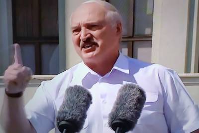 Лукашенко заявил, что встает на колени перед народом
