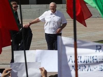 Лукашенко заявил, что «встает на колени» перед своими сторонниками