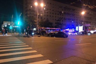 Петербургский автомойщик угнал BMW и устроил аварию на Ленинском проспекте