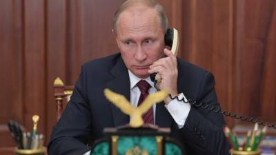 Путин заявил Лукашенко о готовности оказать военную помощь