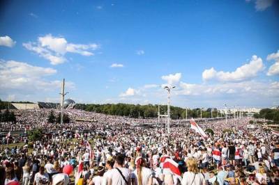 В Минске на общегражданское шествие пришло порядка 200 тысяч человек