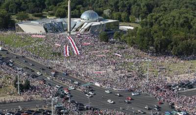 Сотни тысяч митингующих вышли на самый массовый протест в Минске