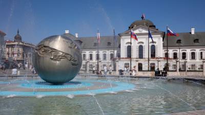 Дворец президента Словакии подсветят в поддержку протестующих белорусов