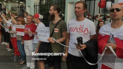 У посольства Белоруссии в Москве выстроилась живая цепь