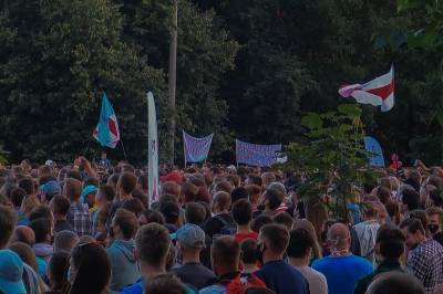 В Минске на акцию протеста пришли десятки тысяч человек