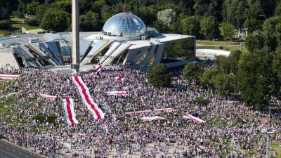 Протестующие в Минске дошли до Дома правительства — кадры с высоты птичьего полета