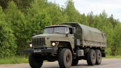 СМИ: на трассе Петербург-Псков заметили колонну военной техники