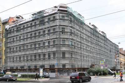 Молодые семьи получат квартиры в историческом доме в центре Петербурга