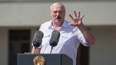 «Я стою перед вами на коленях»: главное из обращения Лукашенко к сторонникам в Минске