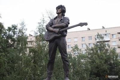 В Санкт-Петербурге установили памятник Виктору Цою
