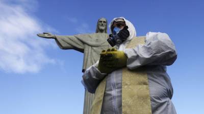 Число случаев коронавируса Бразилии превысило 3,3 млн